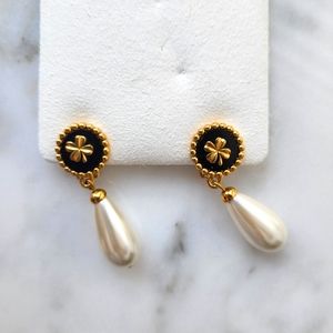 Vintage style Pearl clip-on earring